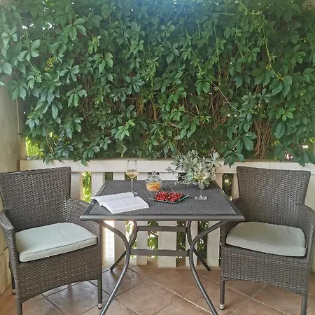 Kameni Cvit A2 Apartman Supetar