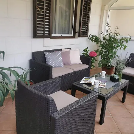 Kameni Cvit A2 Apartment Supetar